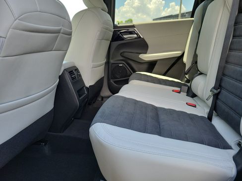 New 2026 Mitsubishi Outlander SE FWD image 14