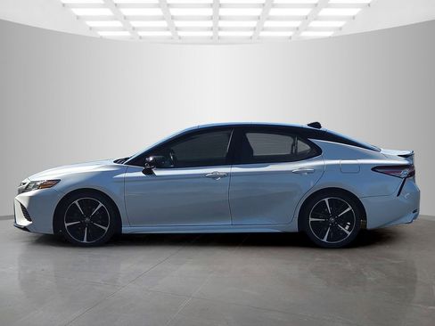 Used 2019 Toyota Camry XSE image 2