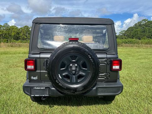 Used 2018 Jeep Wrangler Sport image 4