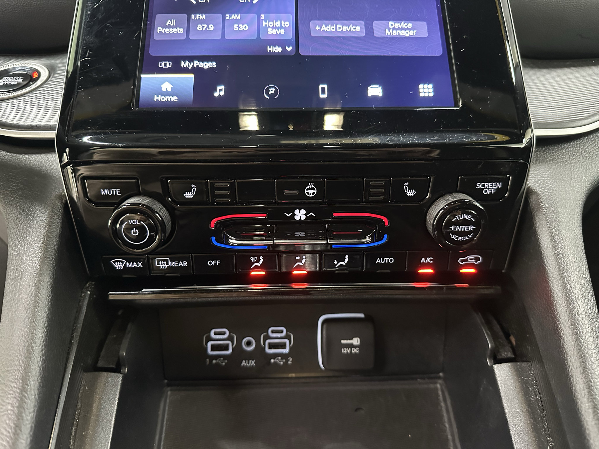 Used 2025 Jeep Grand Cherokee Altitude AWD/4WD image 30