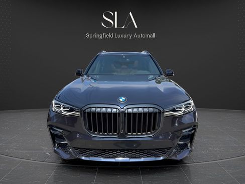 Used 2022 BMW X7 xDrive40i w/ M Sport Package AWD/4WD image 2