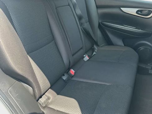 Used 2019 Nissan Rogue Sport S image 12