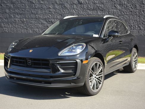 Certified 2026 Porsche Macan AWD/4WD image 1