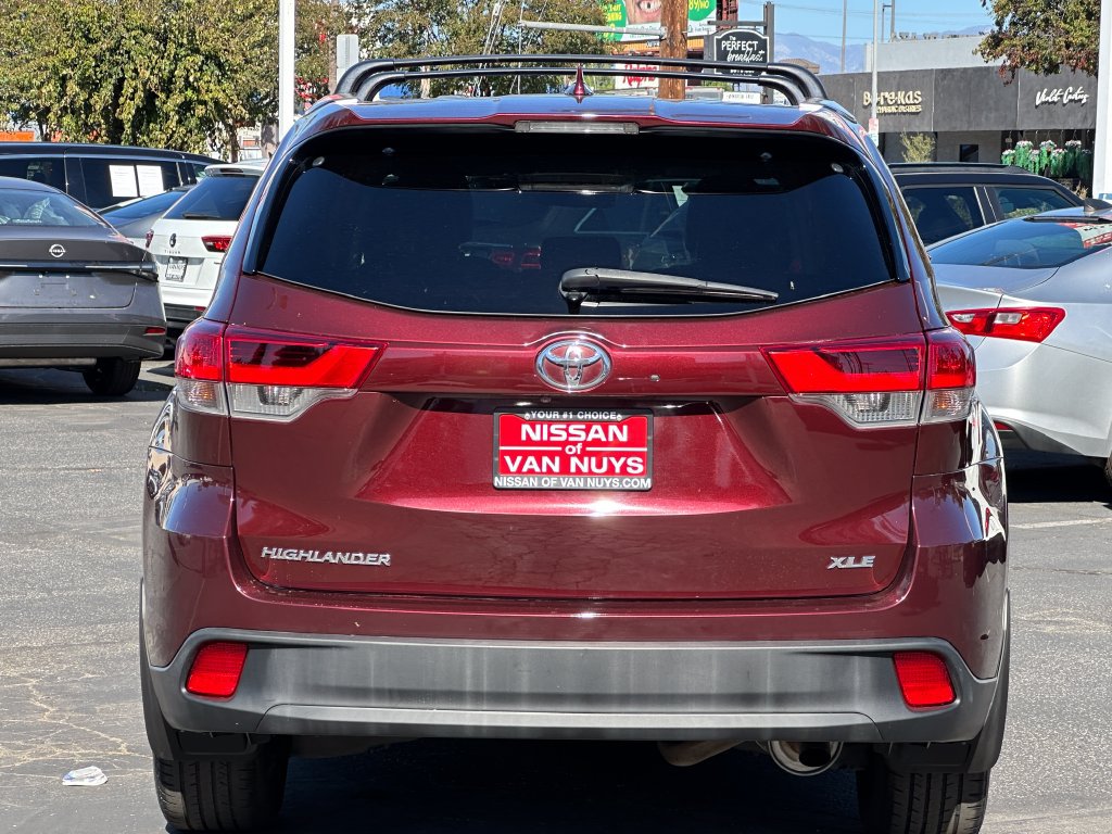 Used 2019 Toyota Highlander XLE FWD image 6