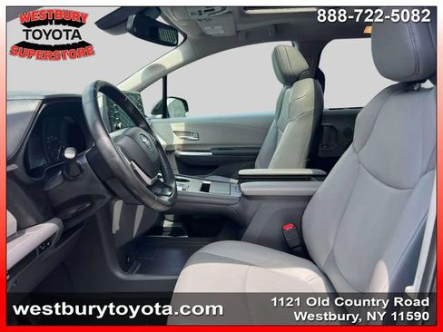 Used 2024 Toyota Sienna XLE FWD image 19