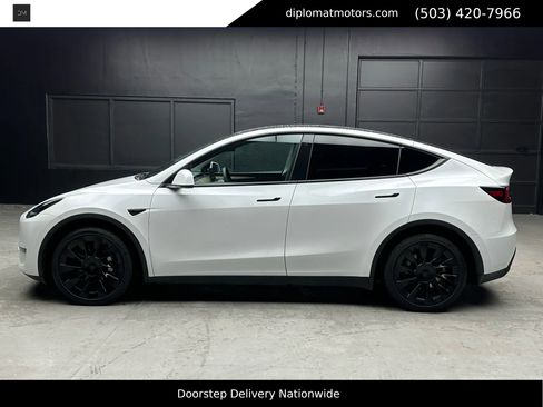 Used 2023 Tesla Model Y Long Range image 3
