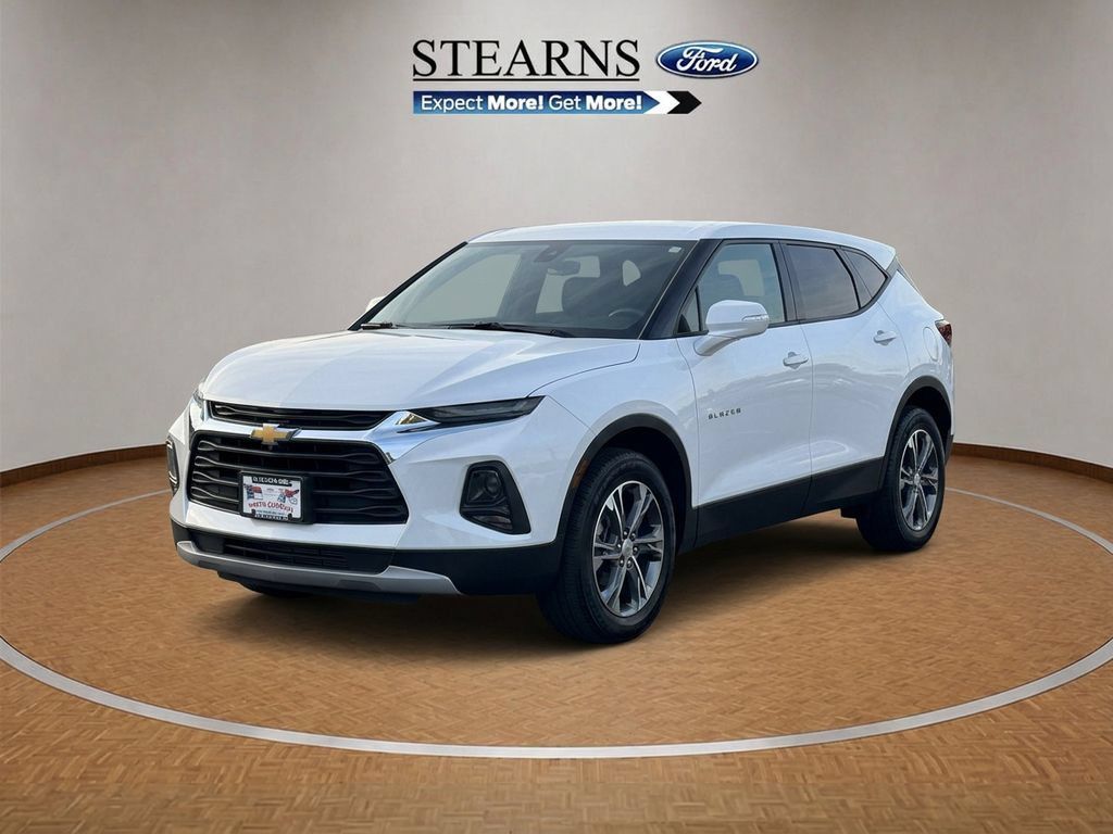 Used 2025 Chevrolet Blazer LT AWD/4WD image 2