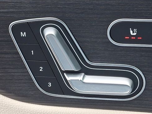 Certified 2023 Mercedes-Benz GLB 250 4MATIC image 27