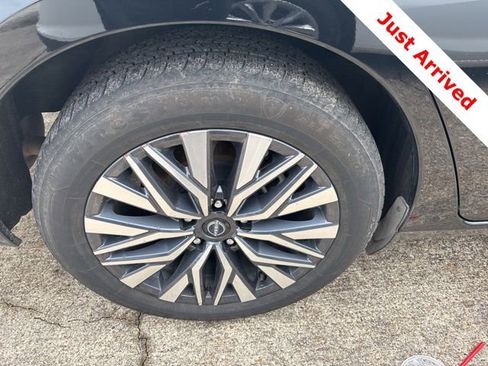 Used 2024 Nissan Altima 2.5 SV FWD image 15