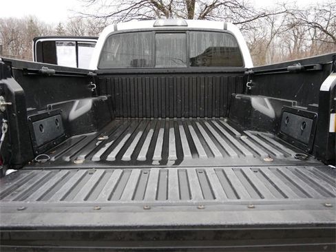 Used 2016 Toyota Tacoma SR5 image 10