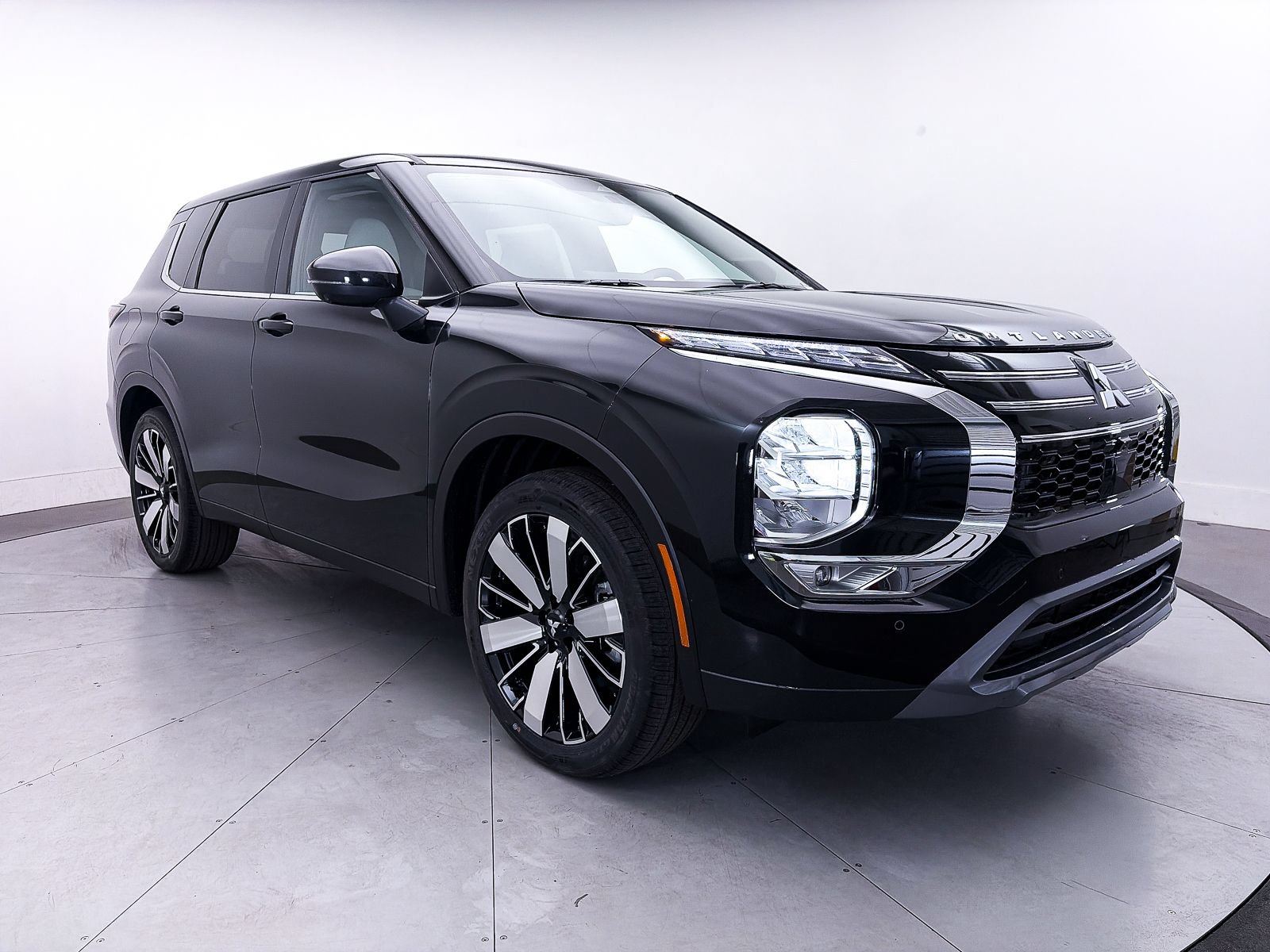 Used 2026 Mitsubishi Outlander SE AWD/4WD image 1