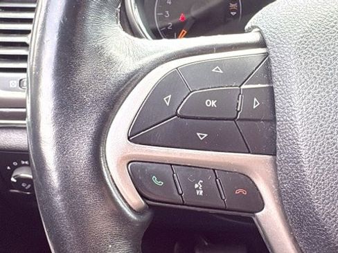 Used 2018 Jeep Grand Cherokee Limited image 14