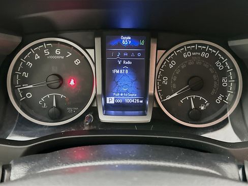 Used 2018 Toyota Tacoma SR5 w/ SR5 Appearance Package (SM) RWD image 18