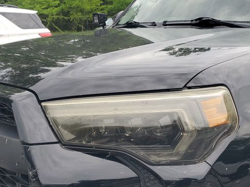 Used 2019 Toyota 4Runner SR5 AWD/4WD image 9