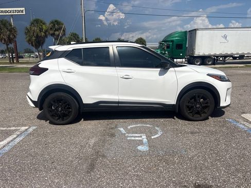 Used 2023 Nissan Kicks SR w/ SR Premium Package FWD image 2