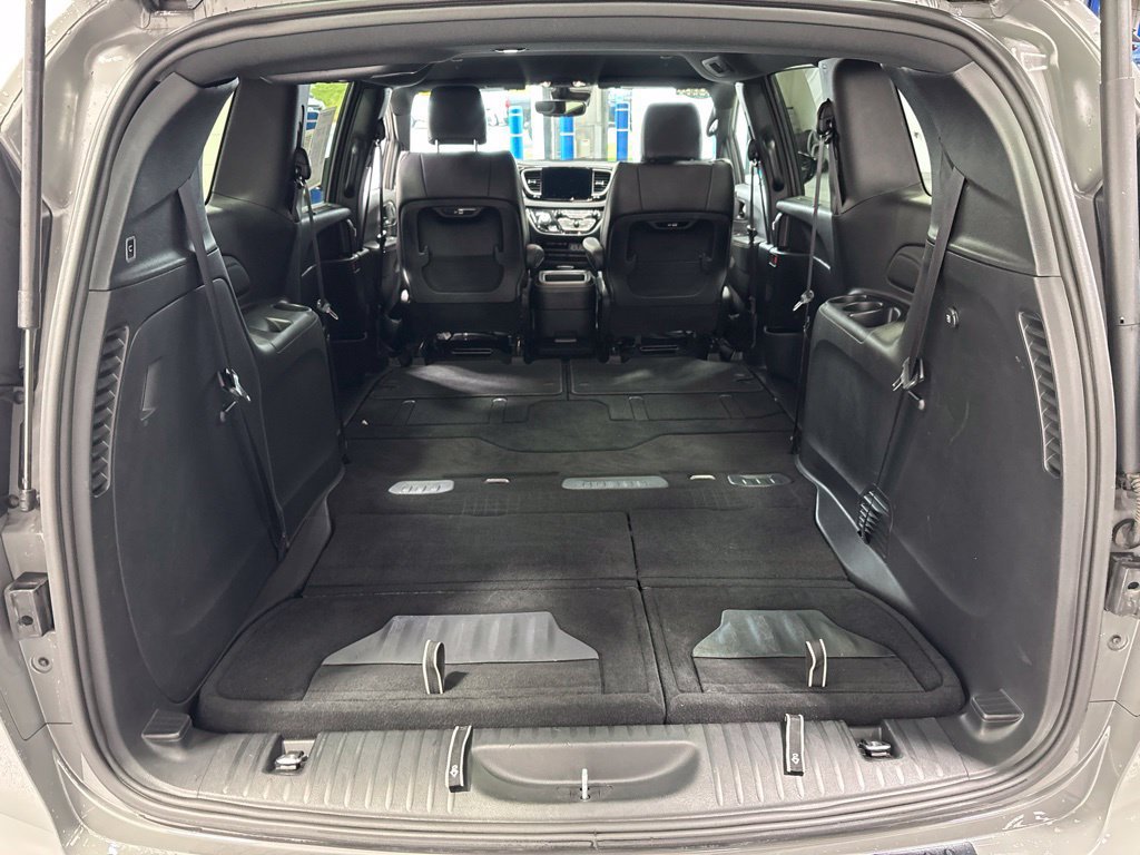 Used 2025 Chrysler Pacifica Select FWD image 55