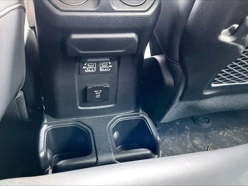 Used 2025 Jeep Wrangler Rubicon AWD/4WD image 35