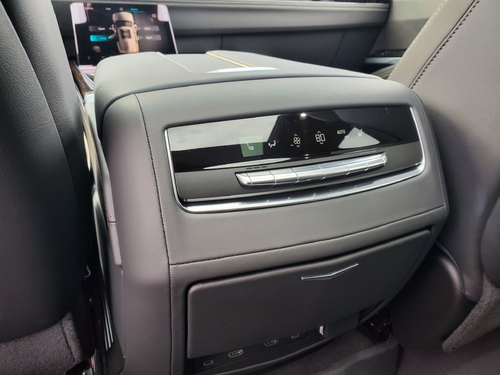Certified 2025 Cadillac Escalade ESV Premium Luxury w/ Touring Package AWD/4WD image 43