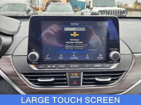 Used 2024 Nissan Altima 2.5 SV image 13