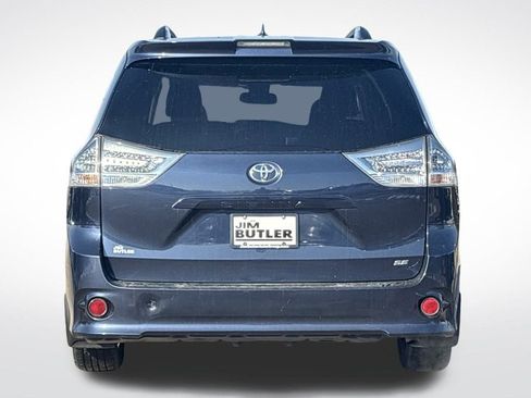Used 2019 Toyota Sienna SE image 6
