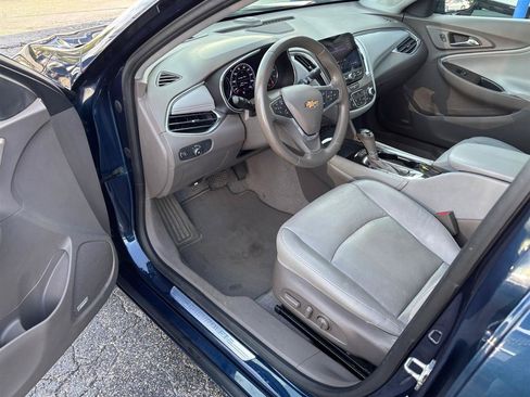 Used 2019 Chevrolet Malibu Premier w/ Sun and Wheel Package FWD image 9