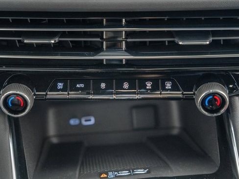 New 2026 Chevrolet Traverse LT w/ LPO, Floor Liner Package image 23