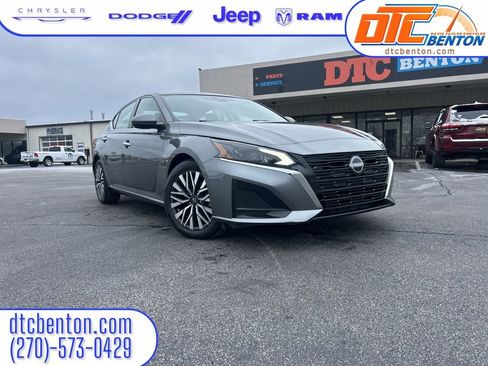 Used 2023 Nissan Altima 2.5 SV image 1