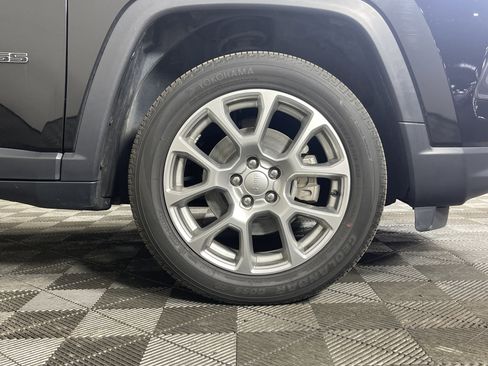 Used 2022 Jeep Compass Latitude image 6