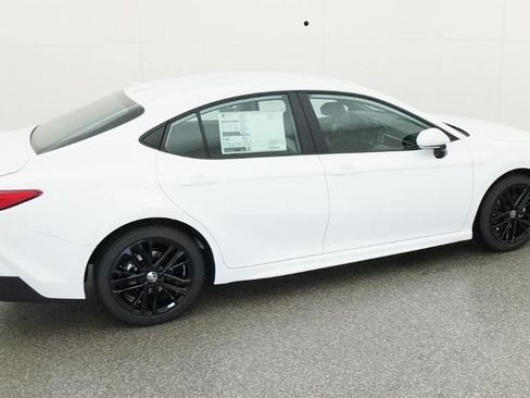 Used 2026 Toyota Camry SE FWD image 37