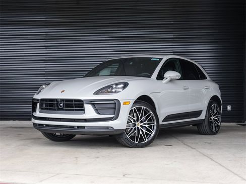 Certified 2025 Porsche Macan image 1
