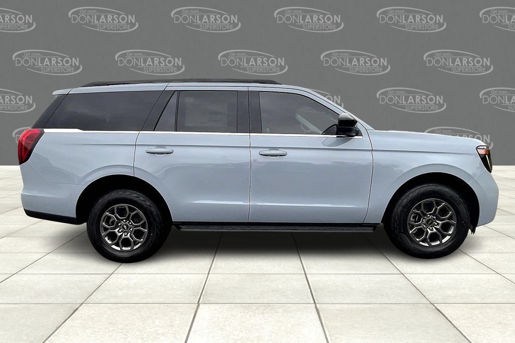 Used 2025 Ford Expedition Active AWD/4WD image 5