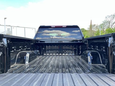 Used 2025 Chevrolet Silverado 1500 Custom image 25