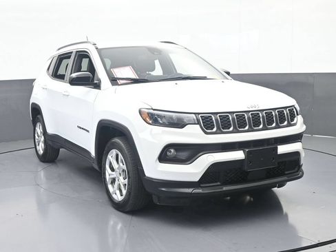 Used 2024 Jeep Compass Latitude AWD/4WD image 9