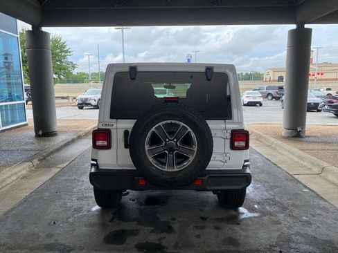Used 2022 Jeep Wrangler Unlimited Sahara w/ Cold Weather Group AWD/4WD image 6