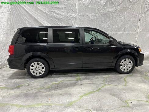 Used 2018 Dodge Grand Caravan SE w/ UConnect Hands-Free Group image 14