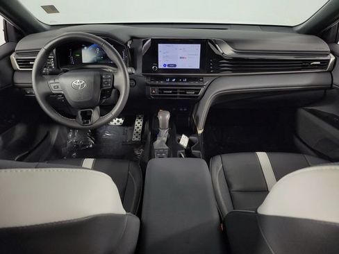 Used 2025 Toyota Camry SE FWD image 25