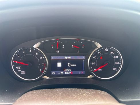 Used 2023 GMC Acadia SLT w/ Preferred Package FWD image 11