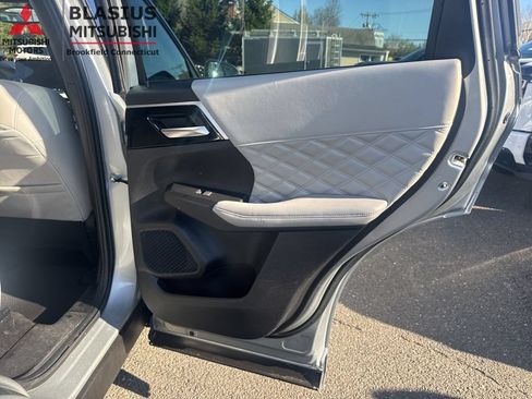 Used 2022 Mitsubishi Outlander SEL AWD/4WD image 35