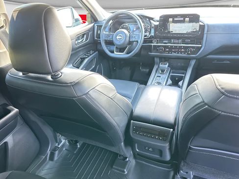 Used 2023 Nissan Pathfinder SL w/ SL Premium Package AWD/4WD image 18