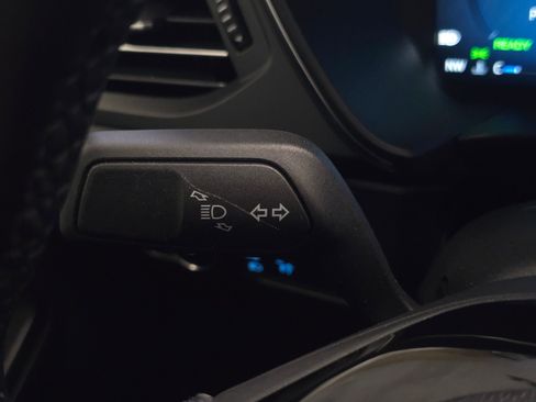 Used 2025 Ford Escape Platinum w/ Premium Technology Package image 37