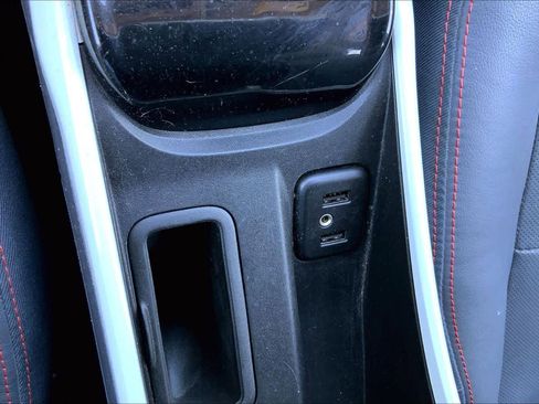 Used 2019 Chevrolet Bolt Premier w/ Infotainment Package FWD image 33