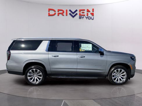 New 2026 Chevrolet Suburban Premier image 6