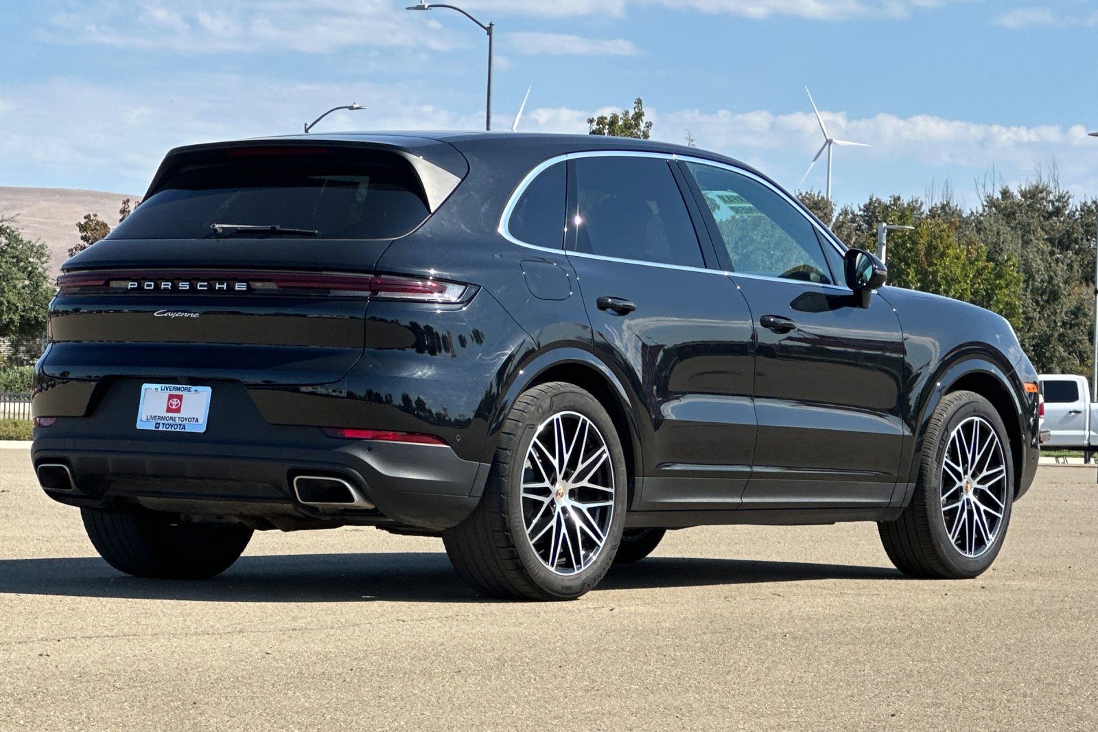 Used 2025 Porsche Cayenne AWD/4WD image 4