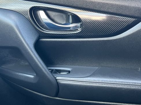 Used 2017 Nissan Rogue SL image 20