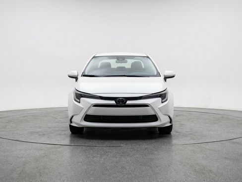 Used 2025 Toyota Corolla LE FWD image 2