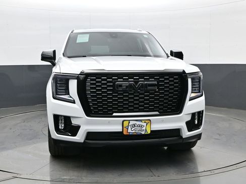 Used 2022 GMC Yukon Denali w/ Denali Premium Package image 2