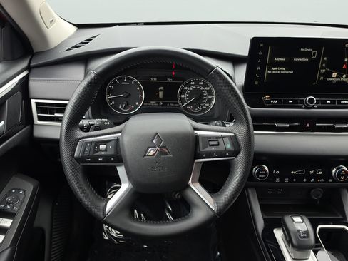 Used 2025 Mitsubishi Outlander SE AWD/4WD image 10