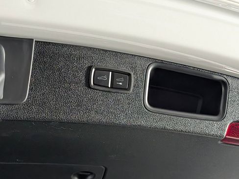 Certified 2023 Porsche Macan image 18