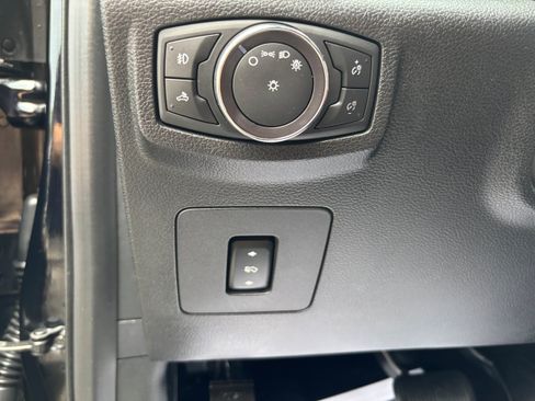 Used 2017 Ford F150 XLT w/ Equipment Group 302A Luxury AWD/4WD image 18