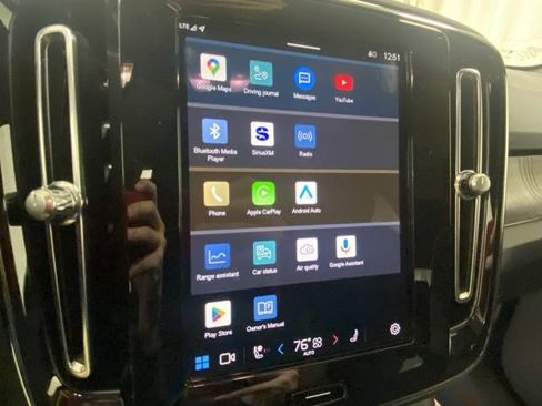 Used 2023 Volvo C40 P8 Recharge Ultimate image 21